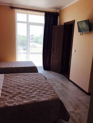 Мини-отель Hotel Askar Алахадзы Классический трехместный номер-7